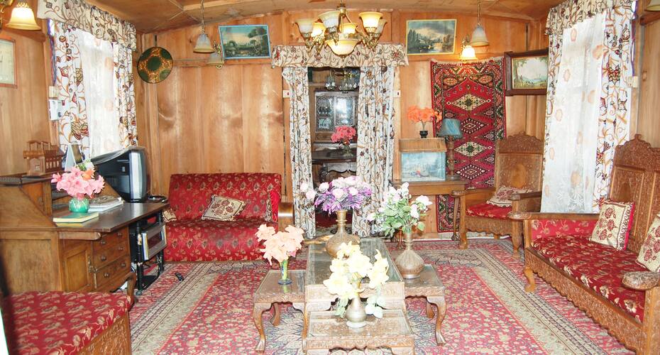 Pandora House Boat, Srinagar 4